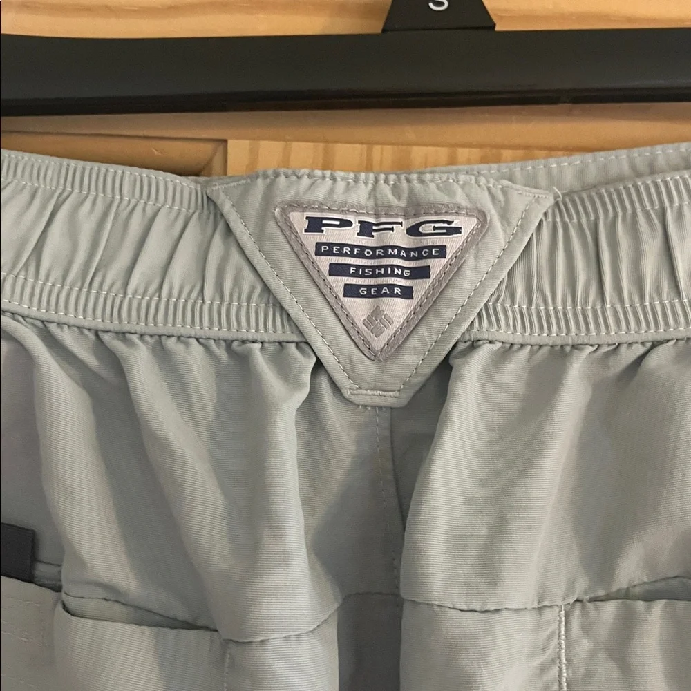 Columbia Sportwear Light Gray Omni Shade‎ Size 34